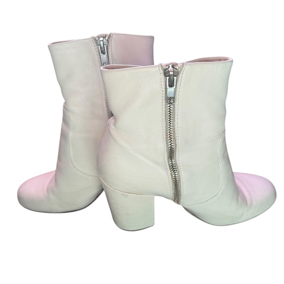 Steve Madden Gazer White Leather Zippered Booties Size 8 - Picture 1 of 9